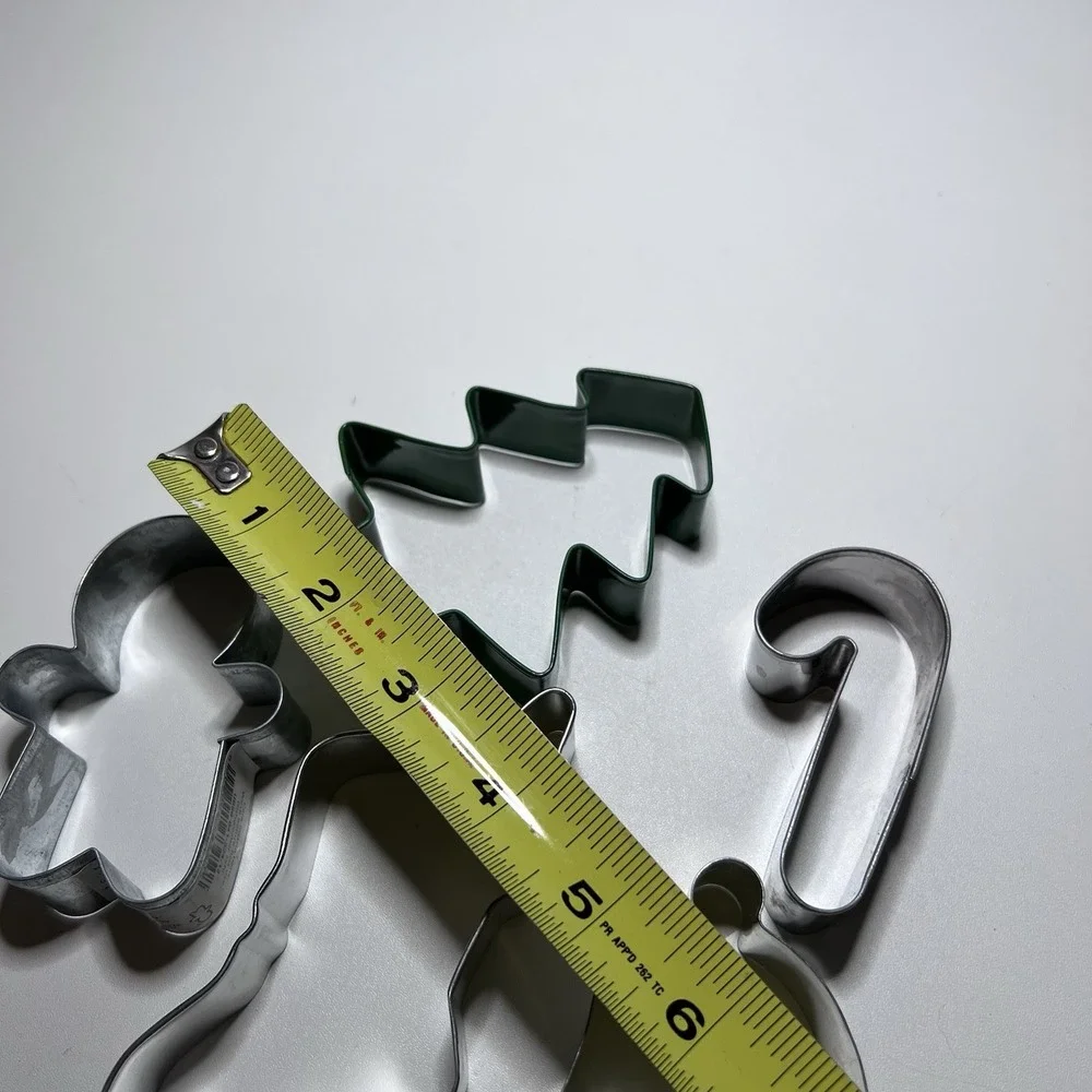 5 Vtg Metal Christmas Cookie Cutters Gingerbread Candy Cane Stocking Bell Tree‎